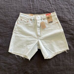 Levi’s 501 Mid Thigh Short in Springboard